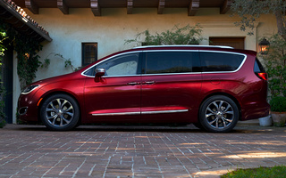 Chrysler Pacifica Limited (2017) (#38018)