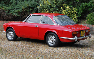 Alfa Romeo 2000 GT Veloce (1971) UK (#61035)