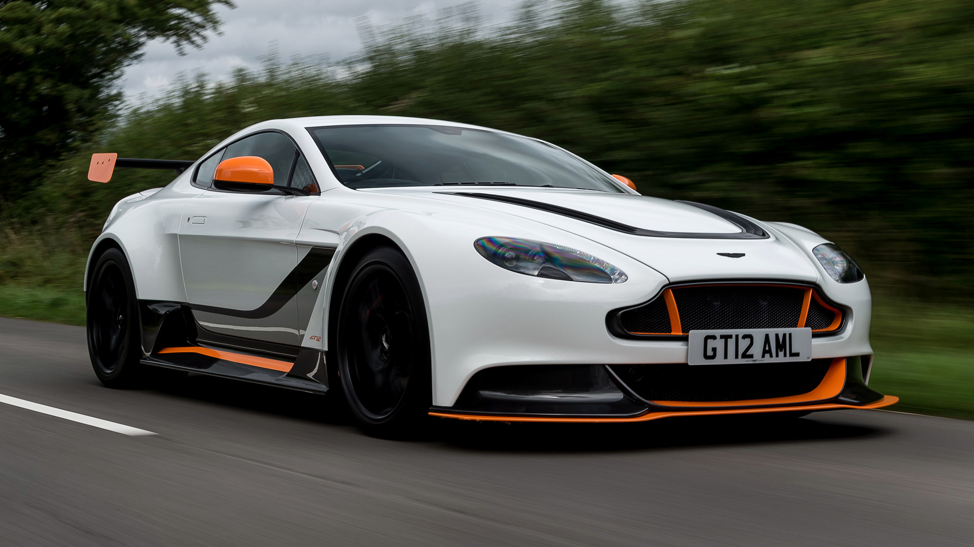Cruising In Style: The 2015 Aston Martin Vantage GT12