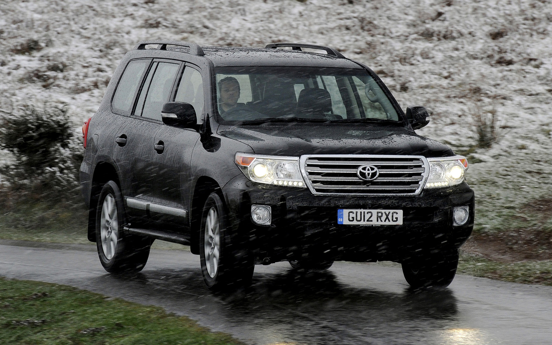 Toyota Land Cruiser V8 (2012) Wallpapers and HD Images