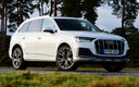 2019 Audi Q7 Black Edition (UK)