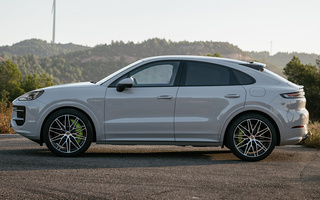 Porsche Cayenne S Coupe E-Hybrid SportDesign Package (2023) (#120431)