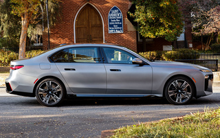 BMW 7 Series Plug-In Hybrid M Sport (2024) US (#120778)