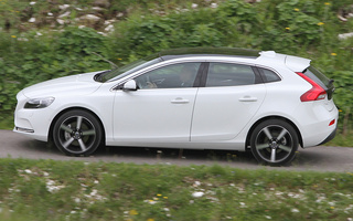 Volvo V40 (2012) (#30373)