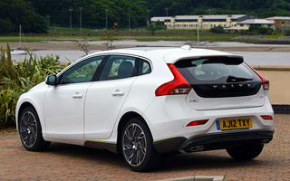 Volvo V40 (2012) UK (#30800)