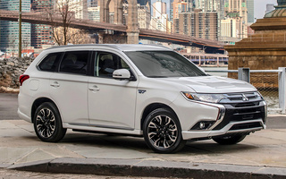 Mitsubishi Outlander PHEV (2017) US (#41758)