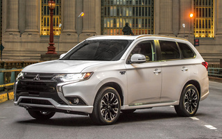 Mitsubishi Outlander PHEV (2017) US (#41761)