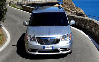 Lancia Voyager (2011) (#4220)