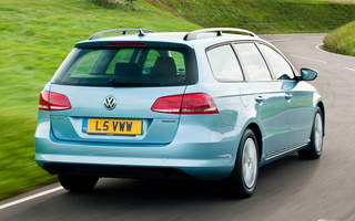 Volkswagen Passat Estate (2010) UK (#45240)