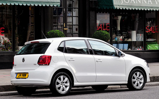 Volkswagen Polo 5-door (2009) UK (#45698)