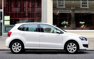 Volkswagen Polo 5-door (2009) UK (#45700)