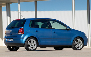 Volkswagen Polo 5-door (2005) (#45914)