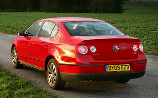 Volkswagen Passat (2005) UK (#45991)