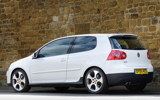 Volkswagen Golf GTI 3-door (2004) UK (#46105)