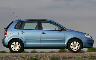 Volkswagen Polo 5-door (2005) UK (#46144)