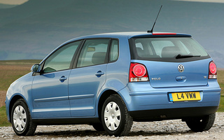 Volkswagen Polo 5-door (2005) UK (#46147)