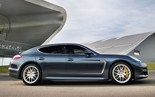 Porsche Panamera Turbo (2009) UK (#49499)