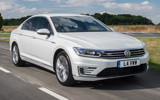 Volkswagen Passat GTE (2016) UK (#56916)