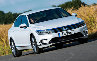 Volkswagen Passat GTE (2016) UK (#56917)