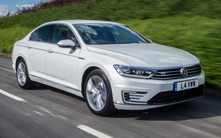 Volkswagen Passat GTE (2016) UK (#56918)