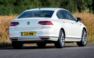 Volkswagen Passat GTE (2016) UK (#56919)