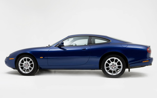 Jaguar XKR Coupe (1998) UK (#58643)