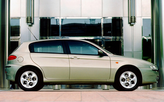 Alfa Romeo 147 5-door (2001) UK (#63448)