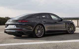 Porsche Panamera Turbo S E-Hybrid SportDesign Package (2017) (#66022)