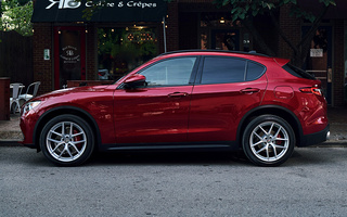 Alfa Romeo Stelvio (2018) US (#66709)