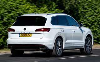 Volkswagen Touareg R-Line (2018) UK (#79104)