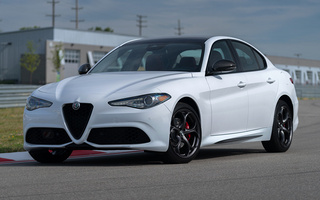 Alfa Romeo Giulia Sport Carbon Package (2018) US (#79237)