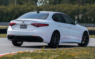 Alfa Romeo Giulia Sport Carbon Package (2018) US (#79238)