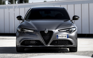 Alfa Romeo Giulia B-Tech (2018) (#80289)