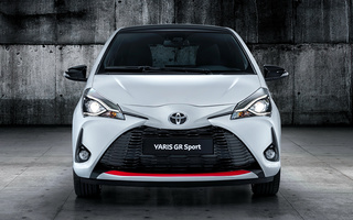 Toyota Yaris Hybrid GR Sport 5-door (2018) (#80607)