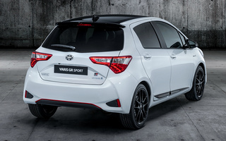 Toyota Yaris Hybrid GR Sport 5-door (2018) (#80608)