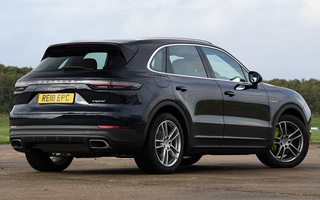 Porsche Cayenne E-Hybrid (2018) UK (#81618)