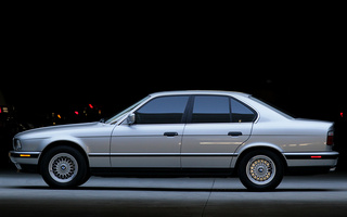 BMW 5 Series (1988) US (#82478)