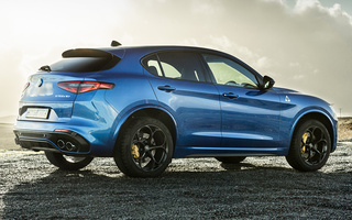 Alfa Romeo Stelvio Quadrifoglio (2018) UK (#85285)