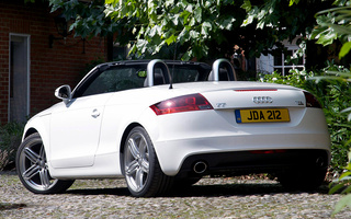 Audi TT Roadster (2010) UK (#86695)