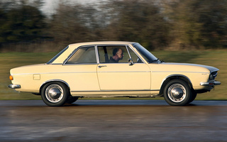 Audi 100 with twin headlights [2-door] (1971) UK (#88085)