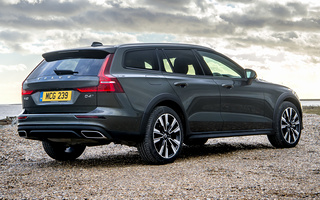 Volvo V60 Cross Country (2019) UK (#89257)