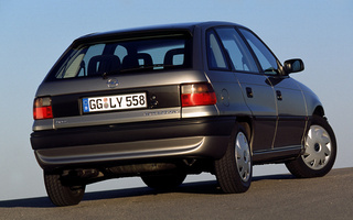 Opel Astra Cool [5-door] (1996) (#93604)