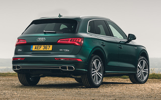 Audi Q5 Plug-In Hybrid S line (2019) UK (#95368)