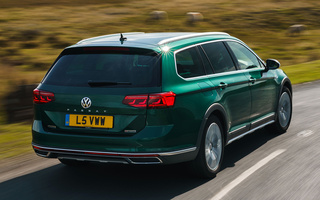 Volkswagen Passat Alltrack (2019) UK (#95542)