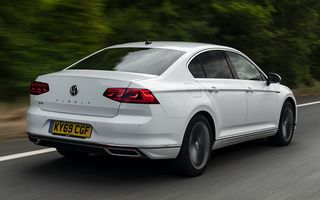 Volkswagen Passat GTE (2019) UK (#95553)