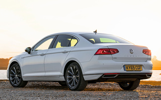 Volkswagen Passat GTE (2019) UK (#95554)