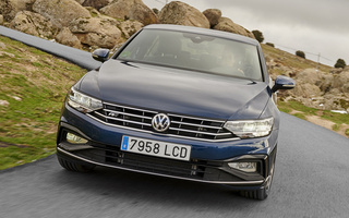 Volkswagen Passat R-Line (2019) (#96824)