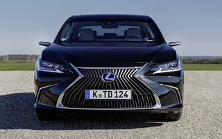 Lexus ES Hybrid with digital side-view monitors (2020) EU (#99125)