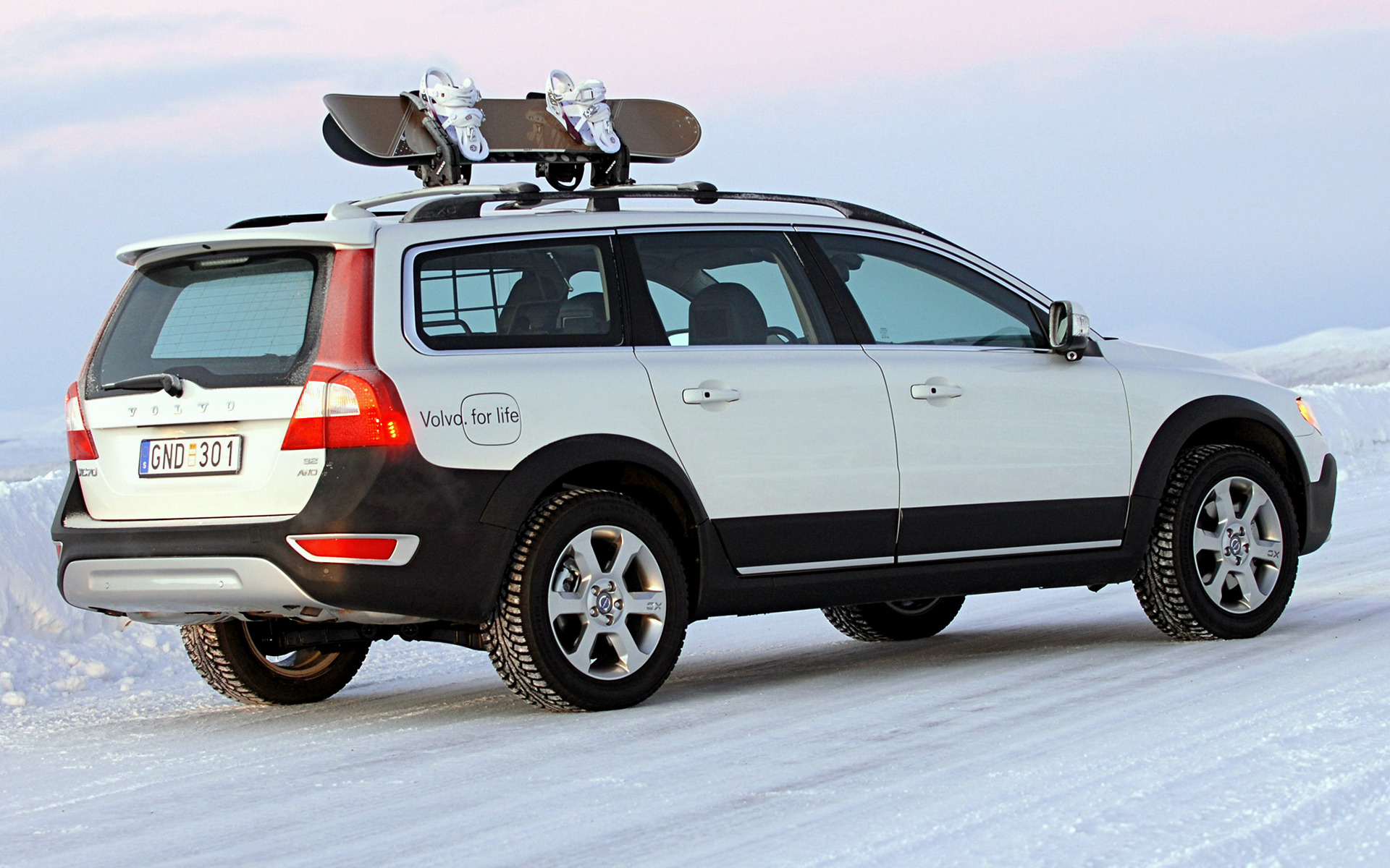2008 Volvo XC70 Ice White Wallpapers and HD Images Car