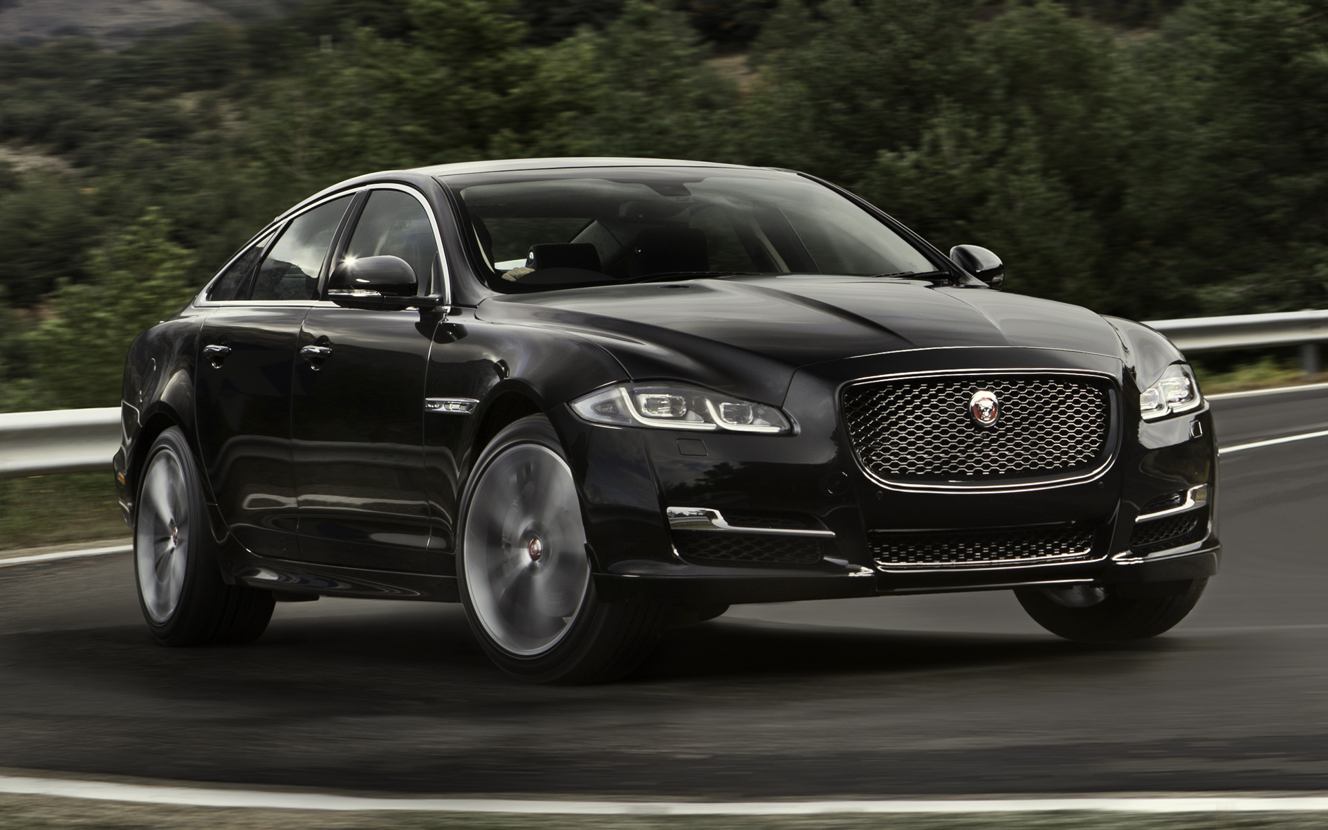 Купить машину r. Jaguar XJ R Sport. Jaguar XJ R Sport 2015. Новый Ягуар XJ. Jaguar XJ 2015.